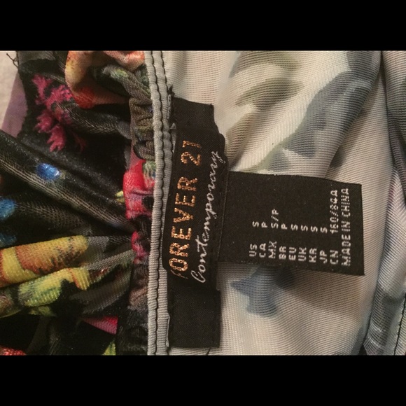 Off the shoulder floral crop top - Picture 5 of 5